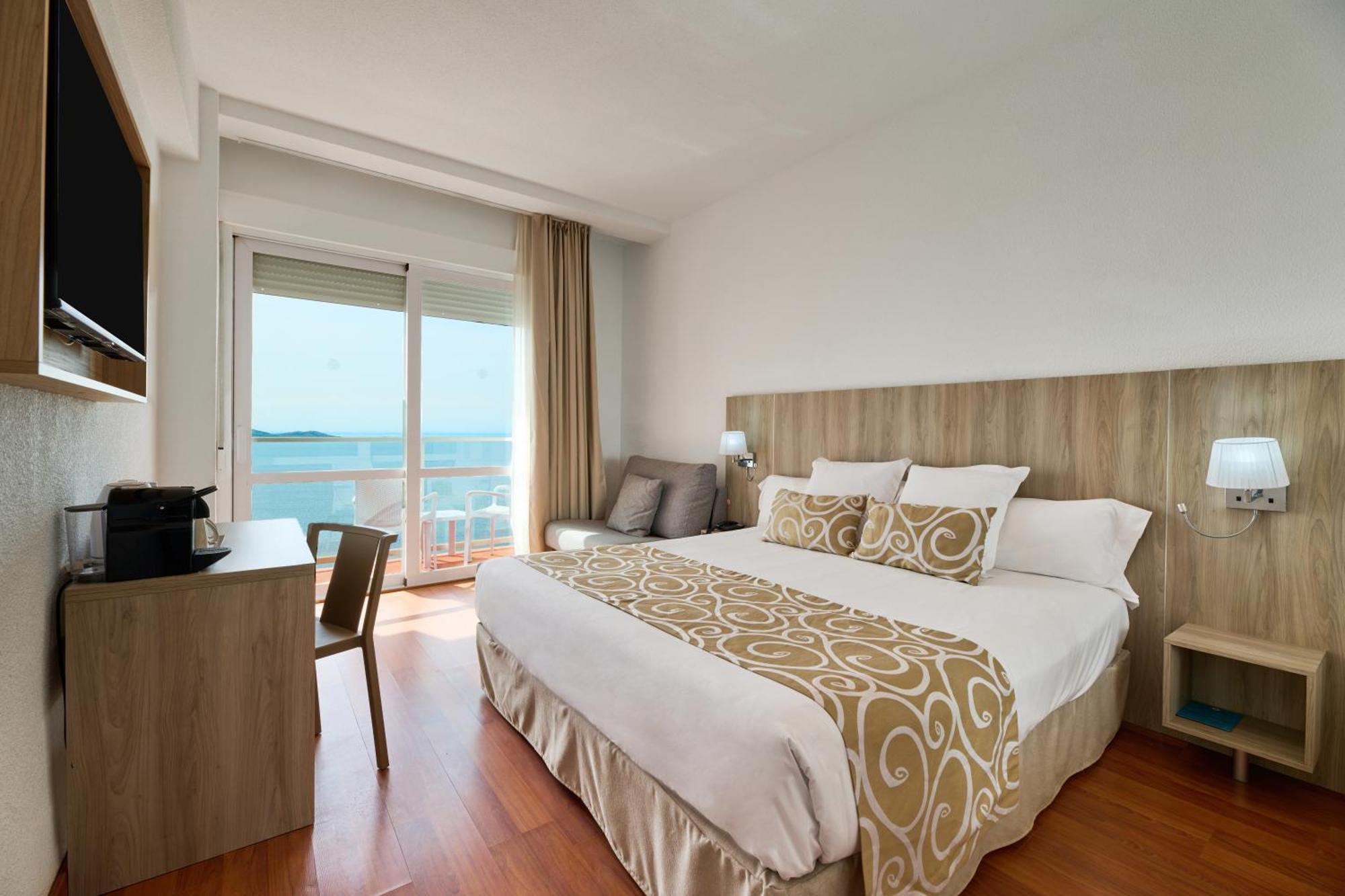 Superior Double Room Frontal Menor sea View